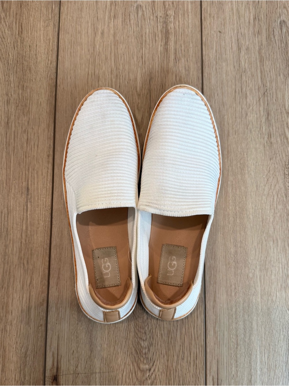 UGG Women’s White Alameda Sammy Slip-On Sneakers with Tan Trim Sz 7.5